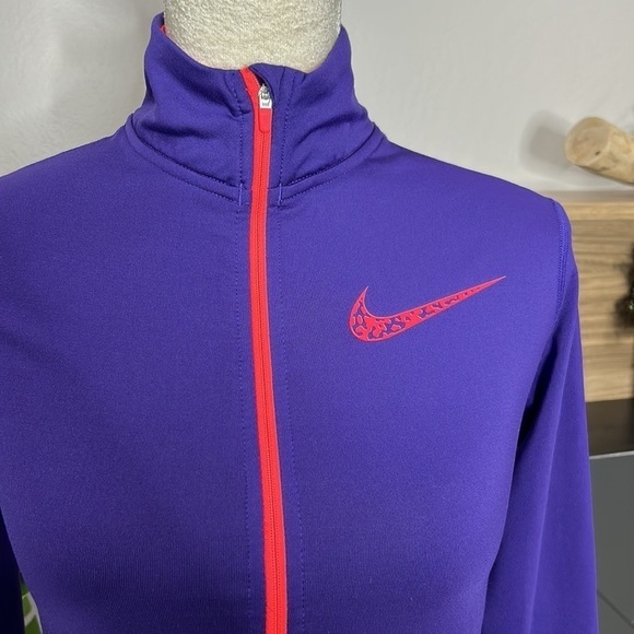 Nike • pro drifit half zip long sleeve with thumbholes - Picture 4 of 9